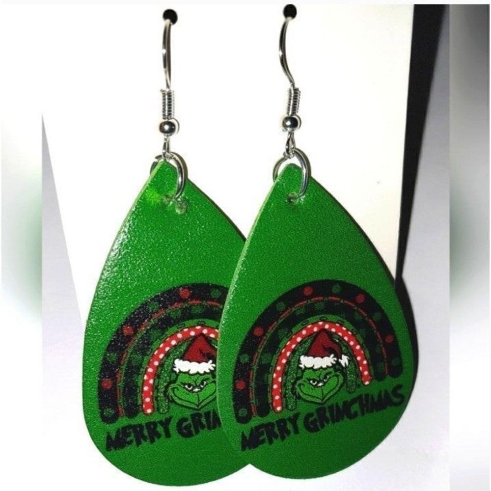 Super cute festive holiday earrings